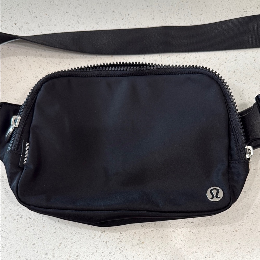 Lululemon Athletica Black Minimalist Waist Bag